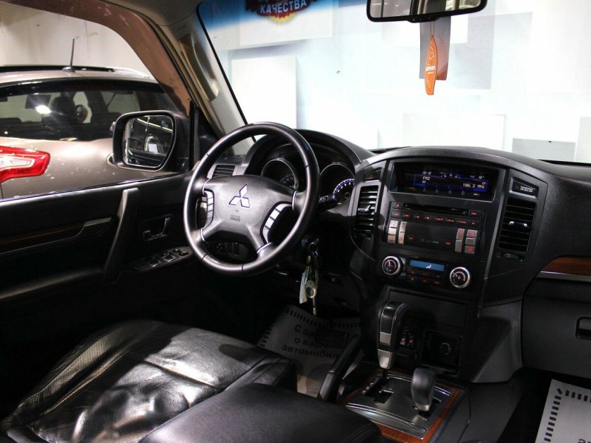 Комплектация Митсубиси Паджеро 4