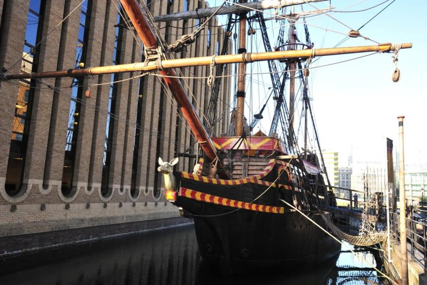 Галеон Дрейка Золотая Лань