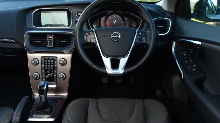 Volvo v40 Cross Country салон