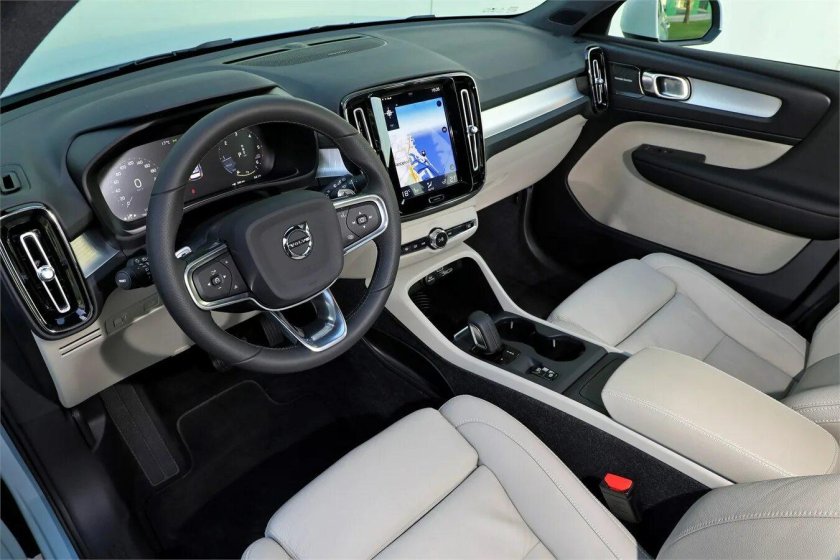 Вольво хс40 2021