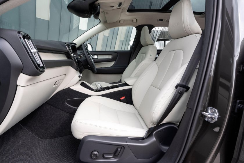 Volvo xc40 белый салон