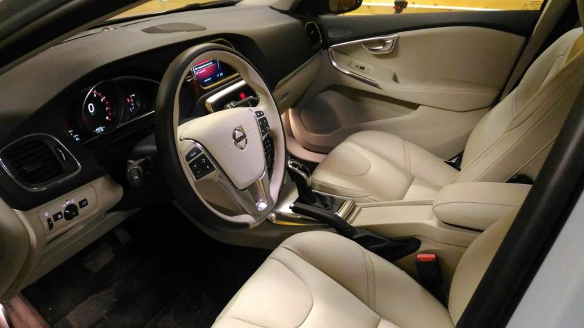 Вольво в 40 кросс Кантри салон