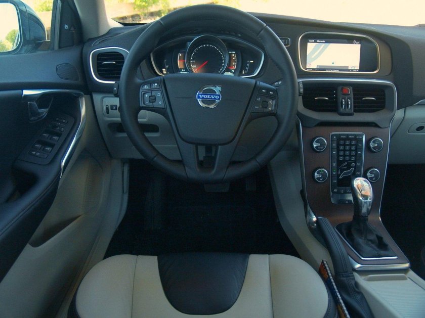 Вольво с 40 салон