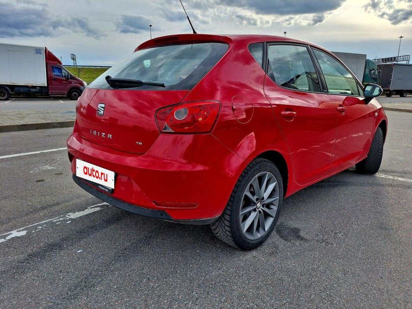 Сеат ибица красная