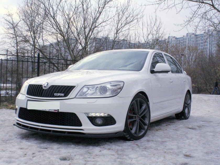 Skoda Octavia a5 RS белая