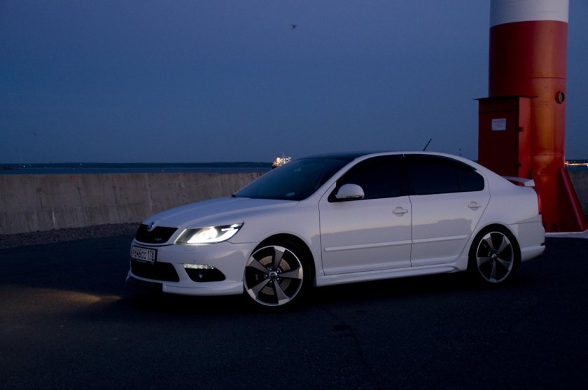 Шкода Октавия а5 РС белая