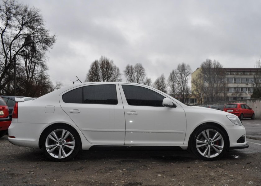 Шкода Октавия а5 РС белая