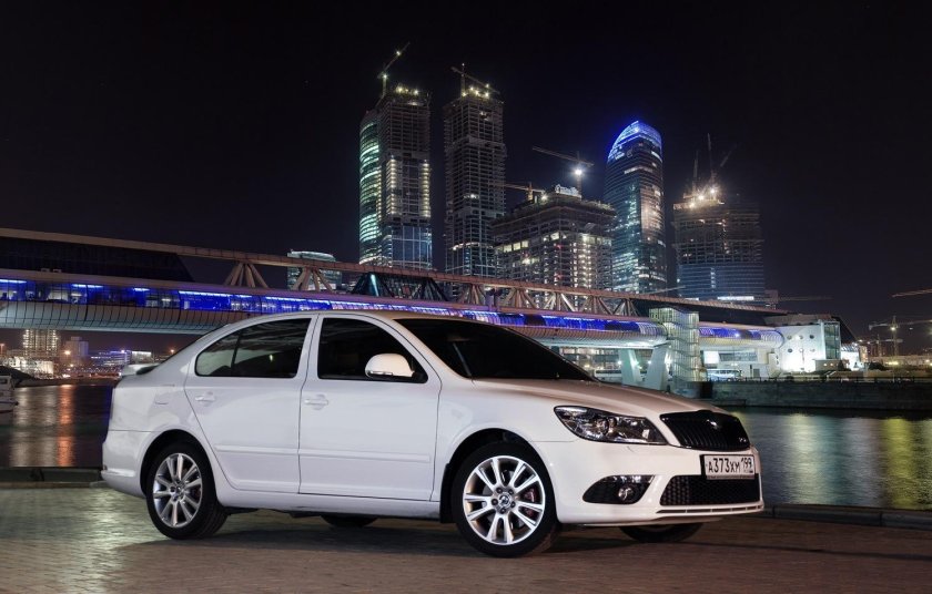 Skoda Octavia a5 RS белая