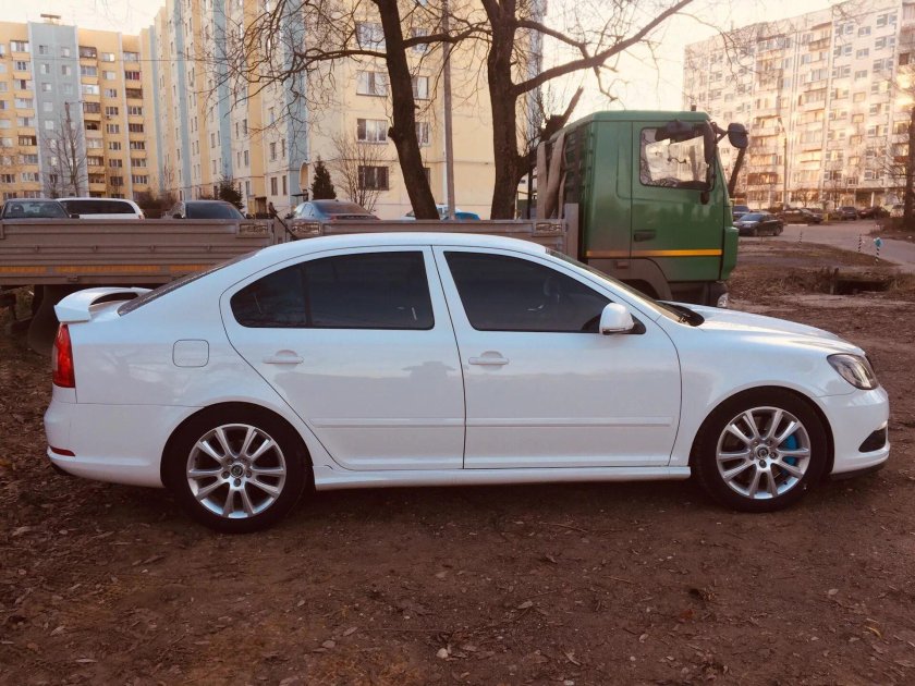 Skoda Octavia a5 RS белая