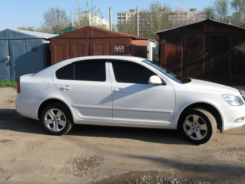 Белая Шкода а5