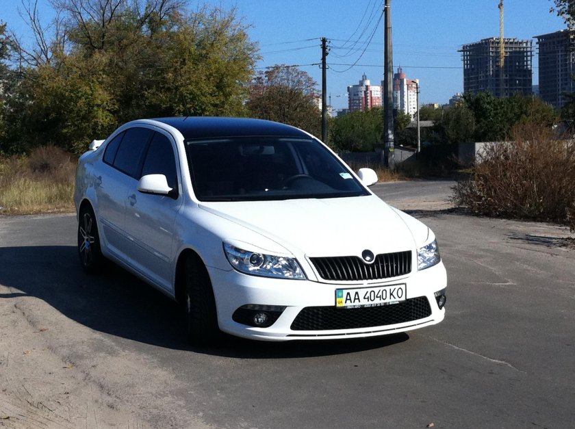 Skoda Octavia a5 RS белая