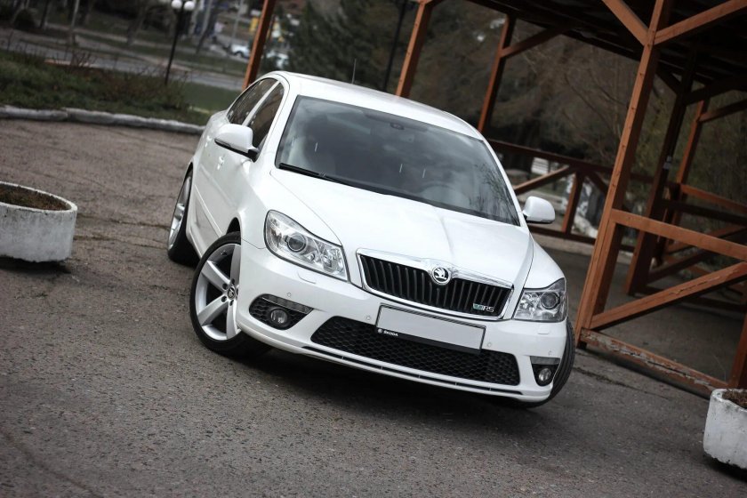 Skoda Octavia a5 RS белая