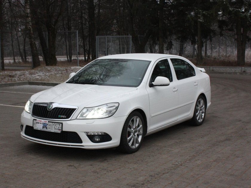Skoda Octavia a5 RS белая
