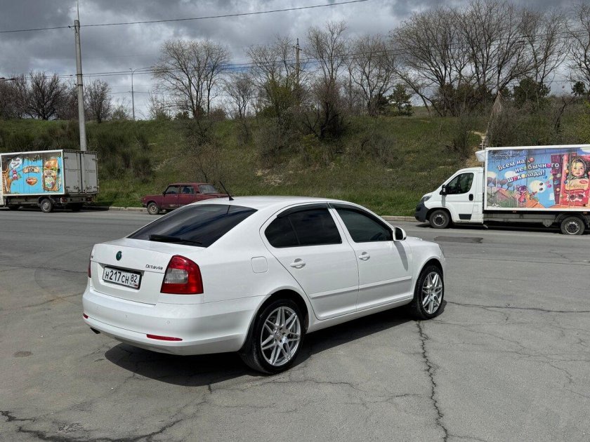 Шкода октавия а5 белая