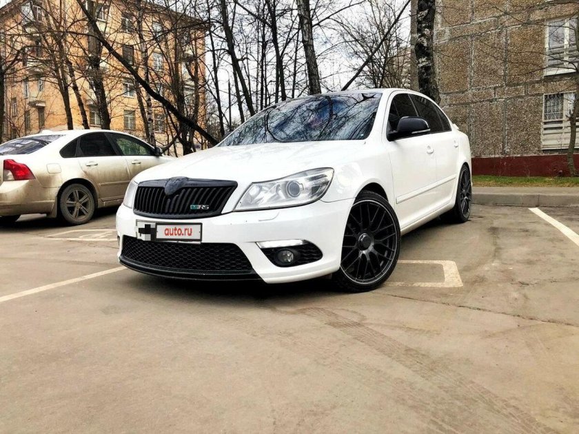 Skoda Octavia a5 RS белая