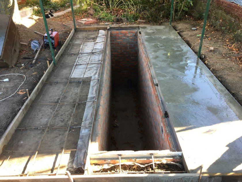 Смотровая яма глубиной 1 метр