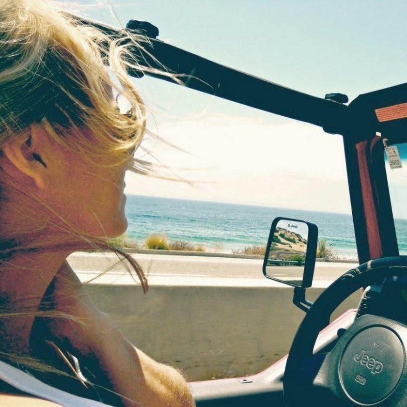 Девушка в кабриолете