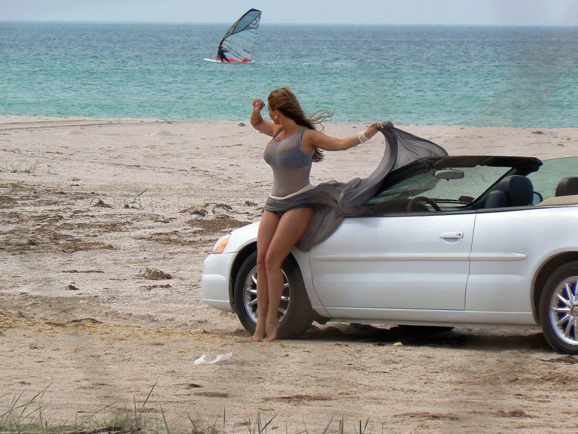 Девушка в кабриолете