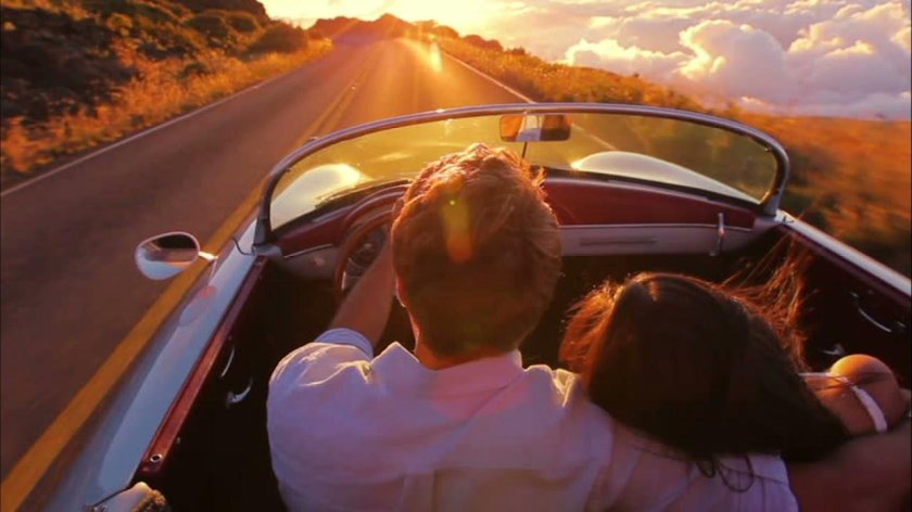 Мужчина в кабриолете