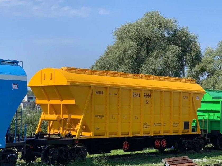 Вагон зерновоз модель 19-9858
