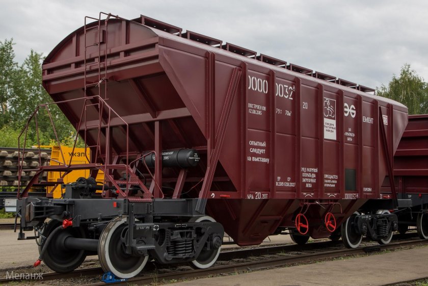 Вагон-зерновоз (хоппер) 19-752