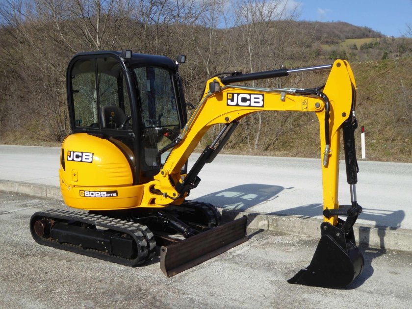 Мини-экскаватор JCB 8035 ZTS