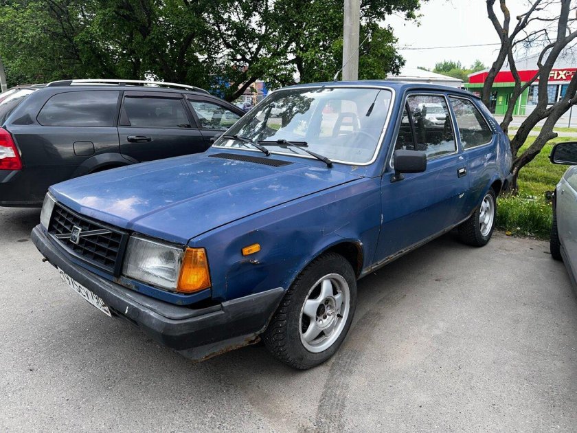 Автомобиль вольво 340