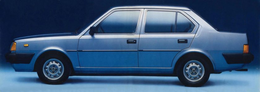 Вольво 340 седан