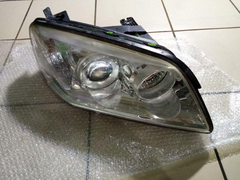 Фара правое