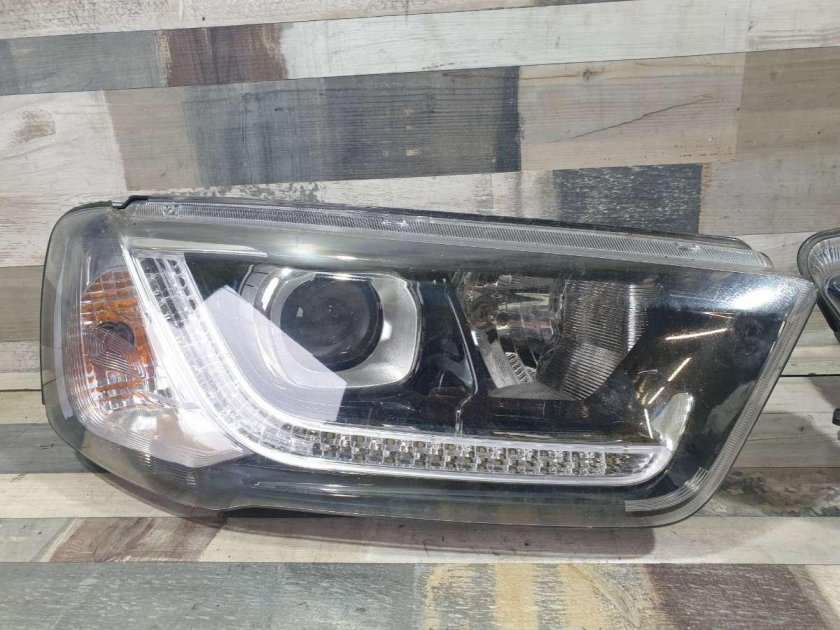 Фара левая skoda yeti