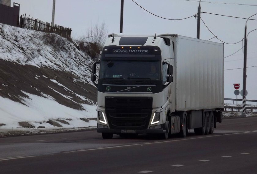 Полуприцеп большегруза 49 рус Вольво