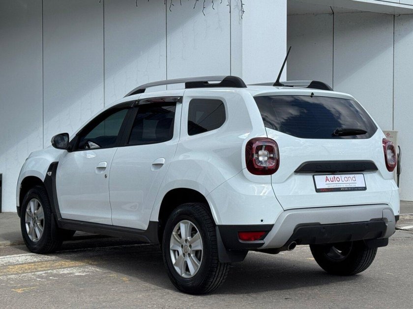 Белый рено дастер