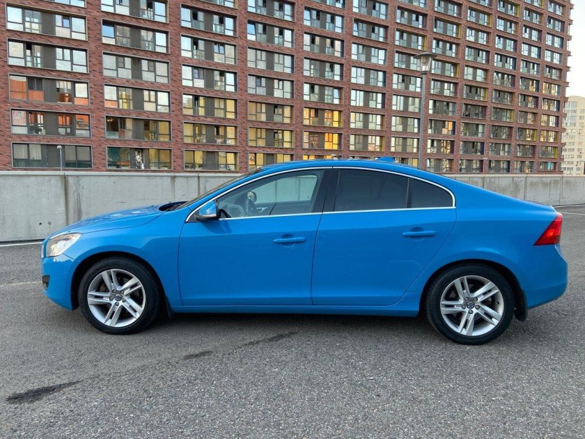 Вольво s60 голубая