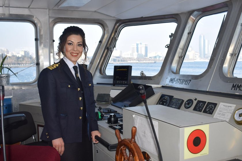 Сара Уэст командир корабля