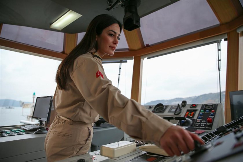 Женщина Капитан