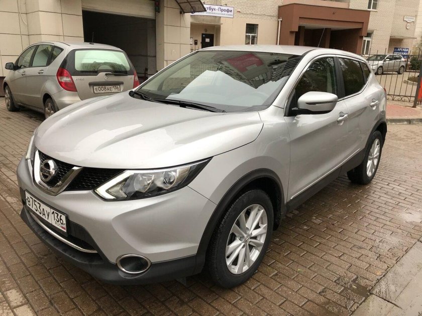 Nissan Qashqai серебристый металлик