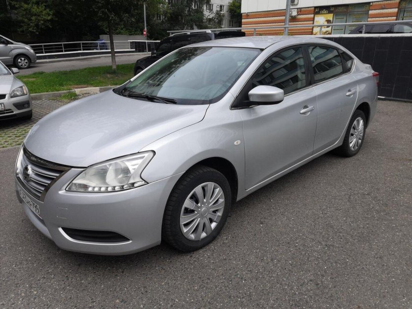 Ниссан Сентра серебристый