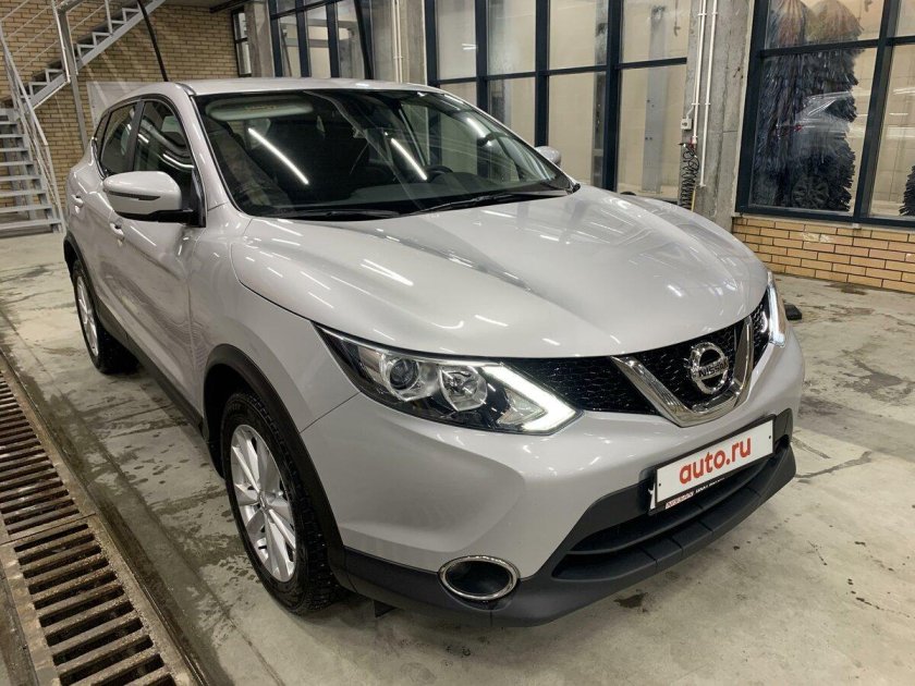 Ниссан серебристый