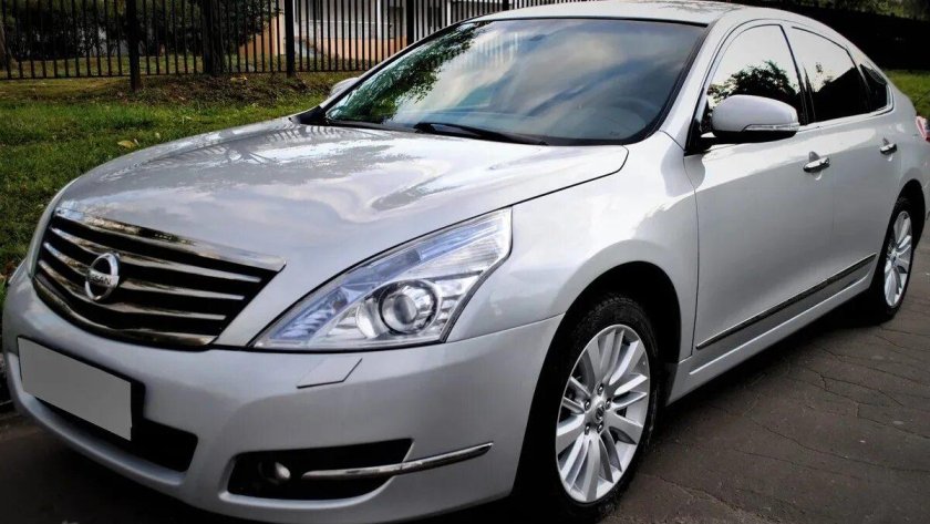 Ниссан Теана серебристая