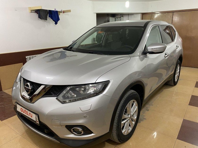 Ниссан серебристый