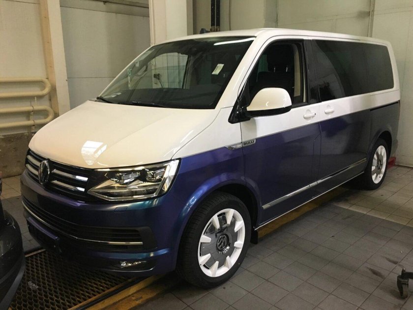 Volkswagen Multivan t5 двухцветный