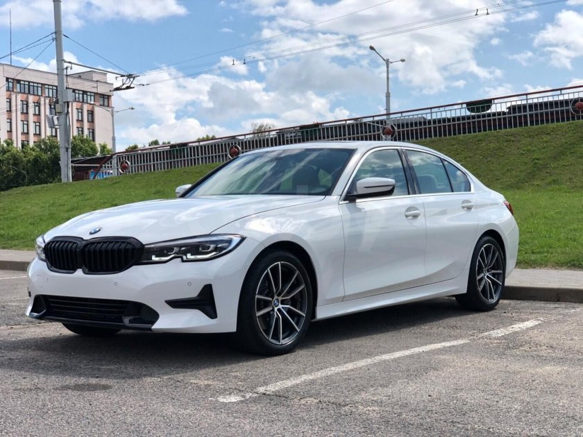 БМВ седан 2021