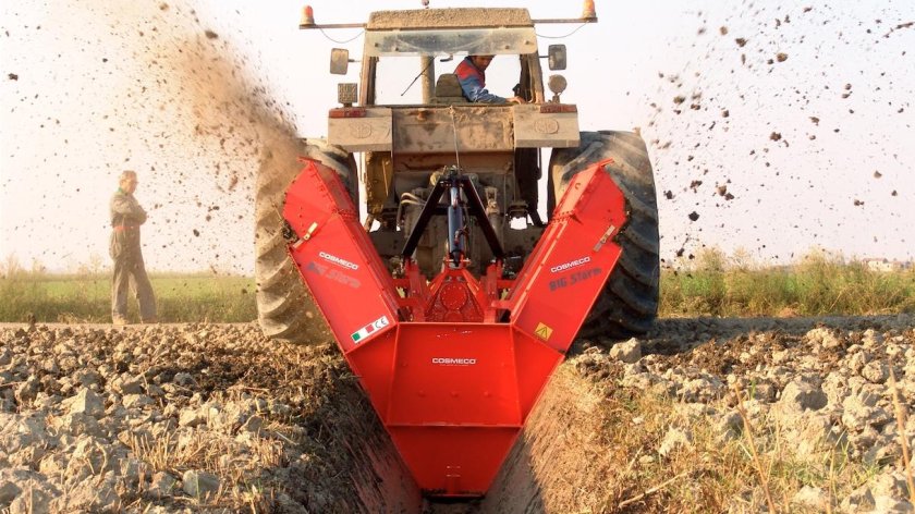 Канавокопатель навесной ЛКН-600