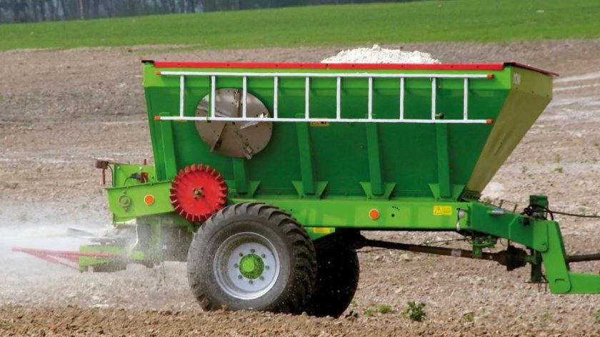 Прицепной разбрасыватель RCW 8200