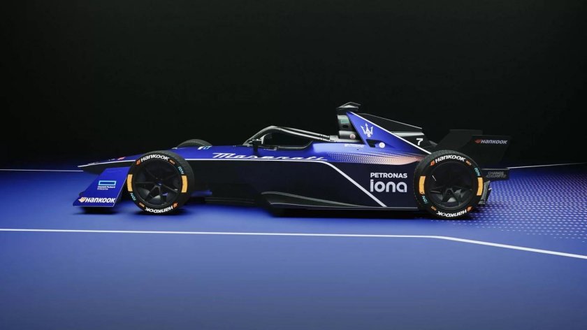 Гоночная машина сбоку