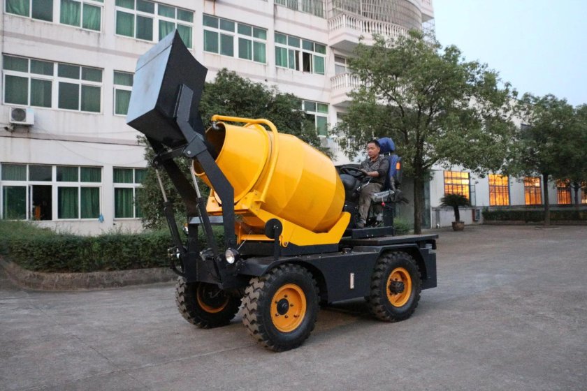 Самоходный бетоносмеситель с самозагрузкой