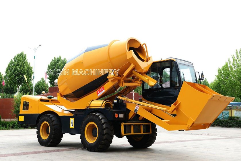 Самоходная бетономешалка с самозагрузкой