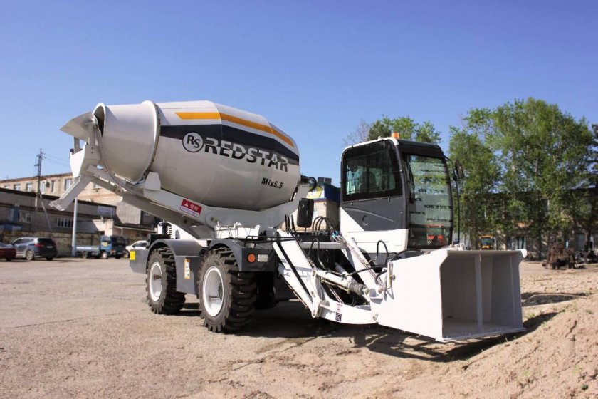 Самоходный бетоносмеситель с самозагрузкой