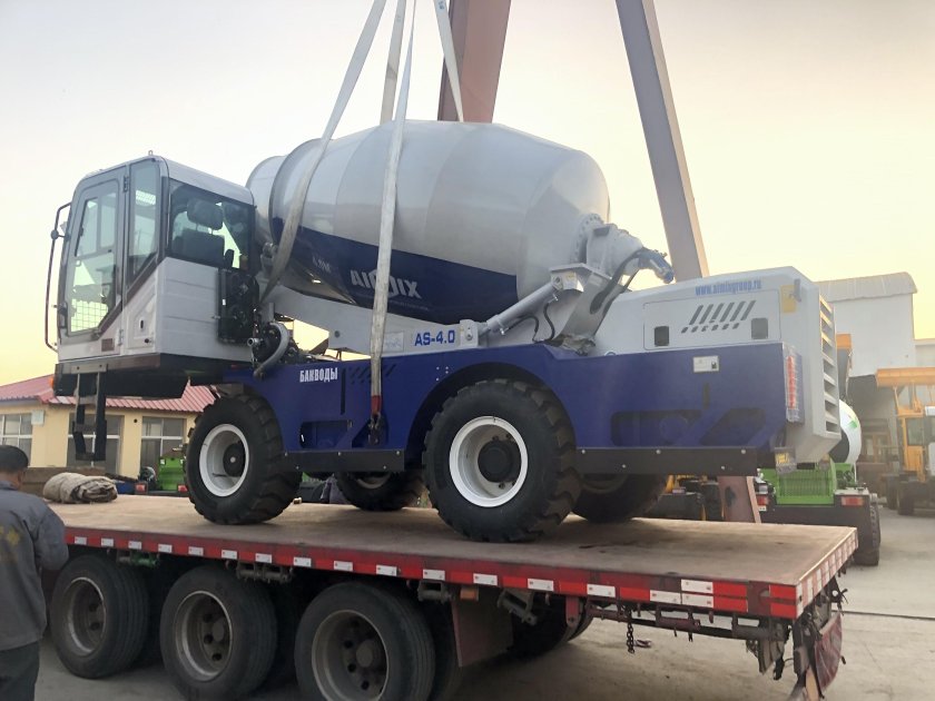 Самоходный бетоносмеситель с самозагрузкой
