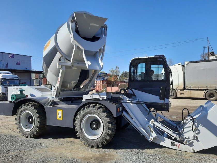 Самоходная бетоносмесительная машина Yugong sdm800